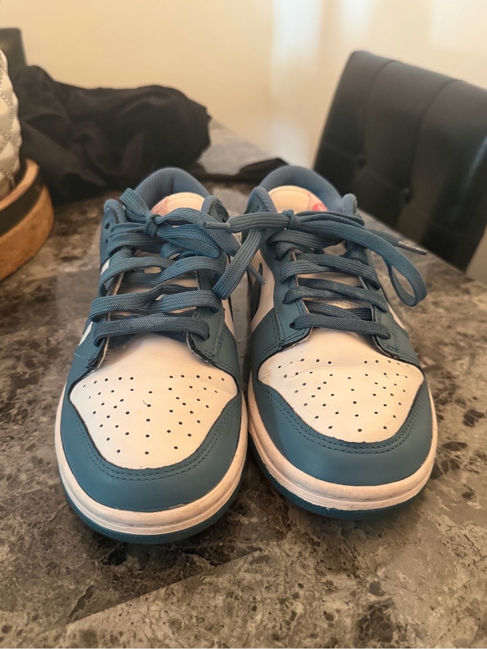 Nike Kids White and Teal Low-Top Sneakers
